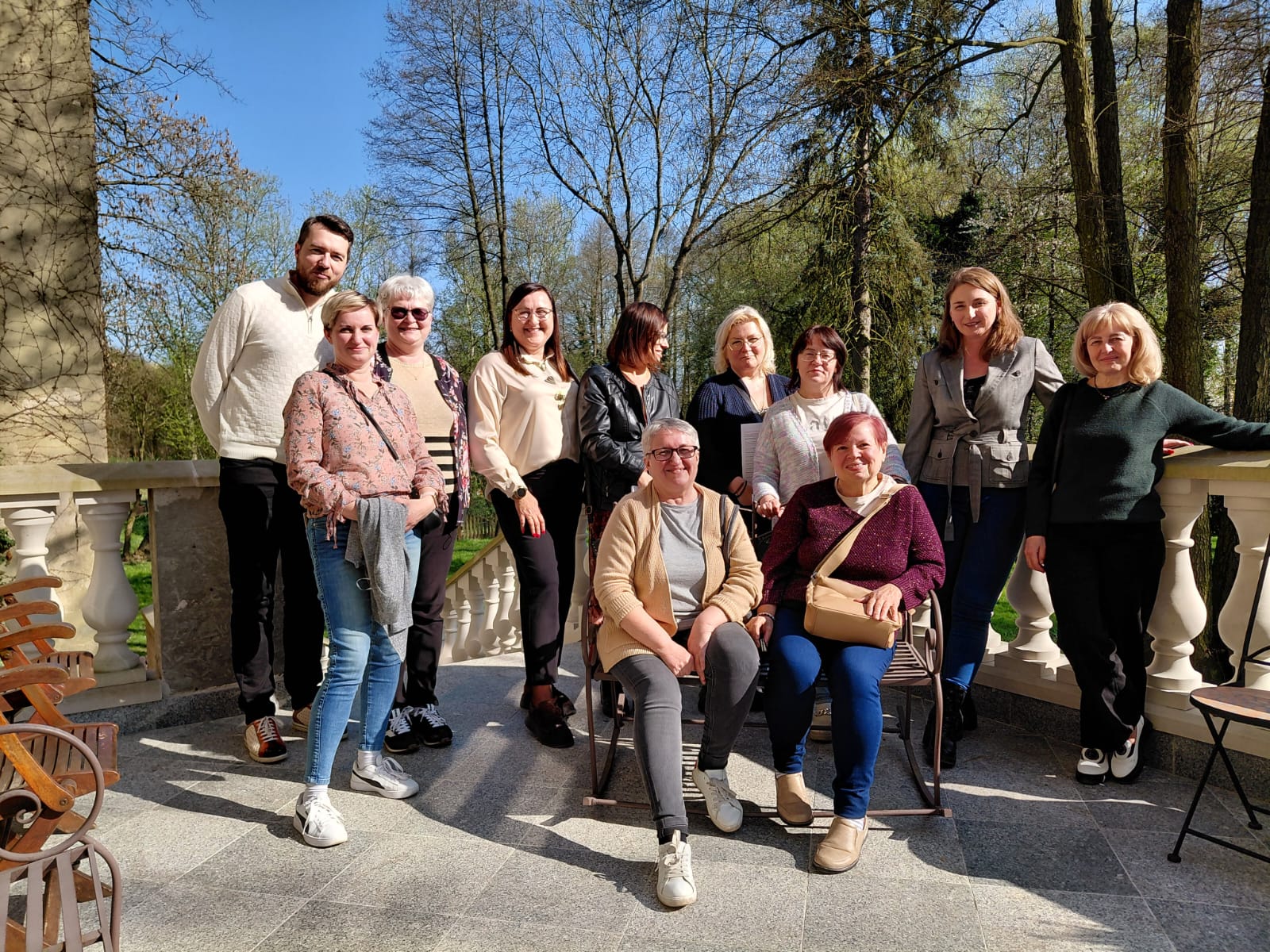 Uczestnicy szkolenia w Dobroszycach pozują do zdjęcia